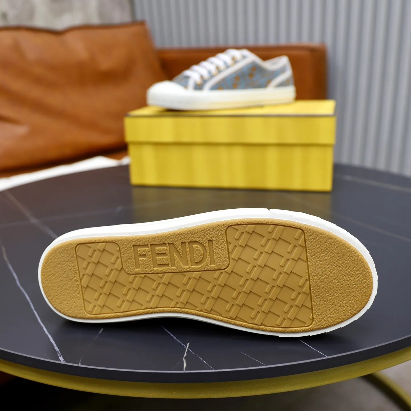 Factory price: 480 original order (couple model) Brand: FENDI Fendi 🙅‍♂️🙅‍♂️🙅‍♂️ Size: Female 35–40, Male 39-44 (45 can be customized) Grade: Official website genuine Material: Imported original LoGO fabric upper Original comfortable lining TPU wear-resistant lightweight outsole Style category: Loafers New trendy shoes Color: actual picture color